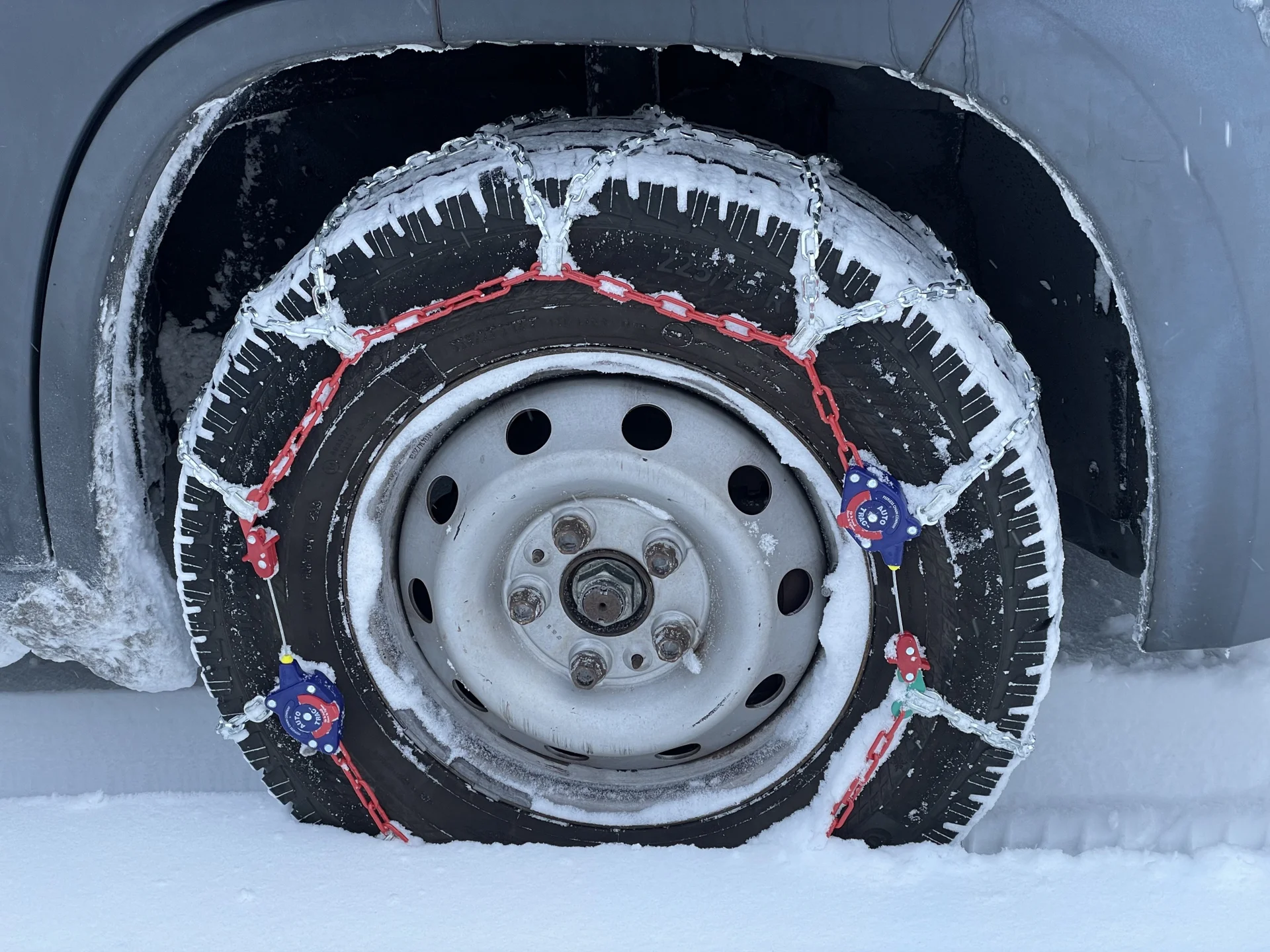 Read more about the article Snow Chains Vs Cables: Detailed Guide